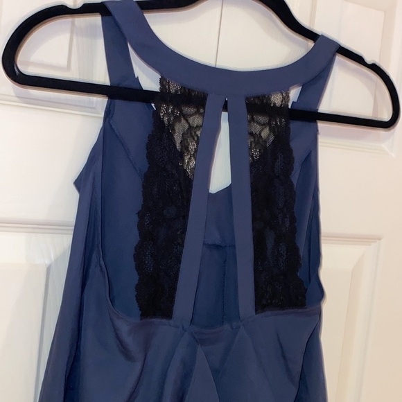 BCBG Blue & Black Ruffle Lace  Sleeveless Blouse Size X Small - Picture 10 of 12